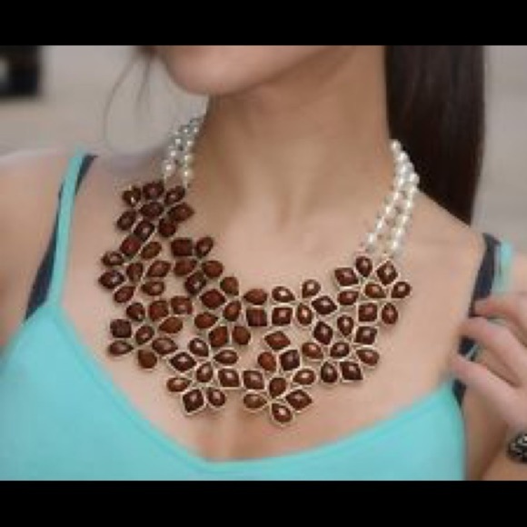 NWT Amrita Singh bib statement necklace faux pearl - Picture 5 of 5